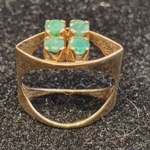 Elegant Gold and Green Ring